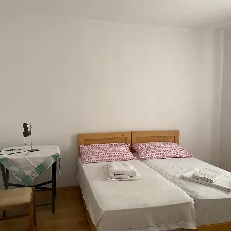 Roza's Πανσιόν *