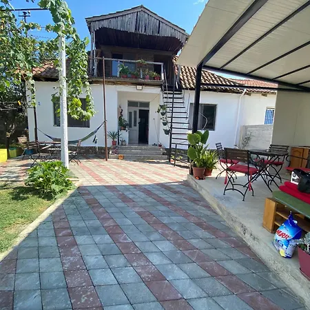 Πανσιόν Roza's *