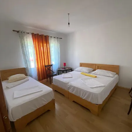 Roza's * Σκόδρα