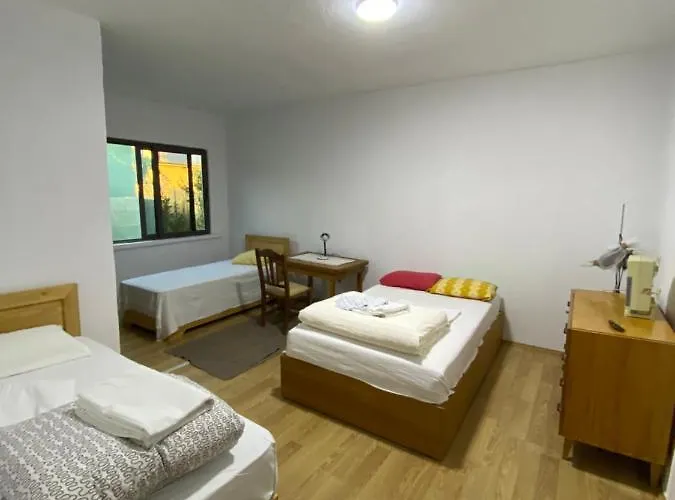 בית הארחה Roza's *