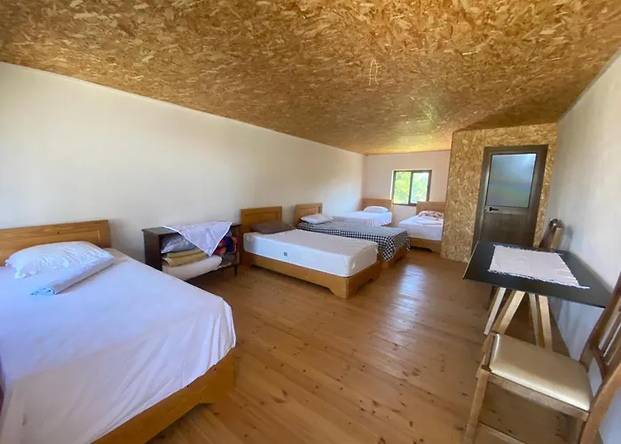 בית הארחה Roza's שקודר