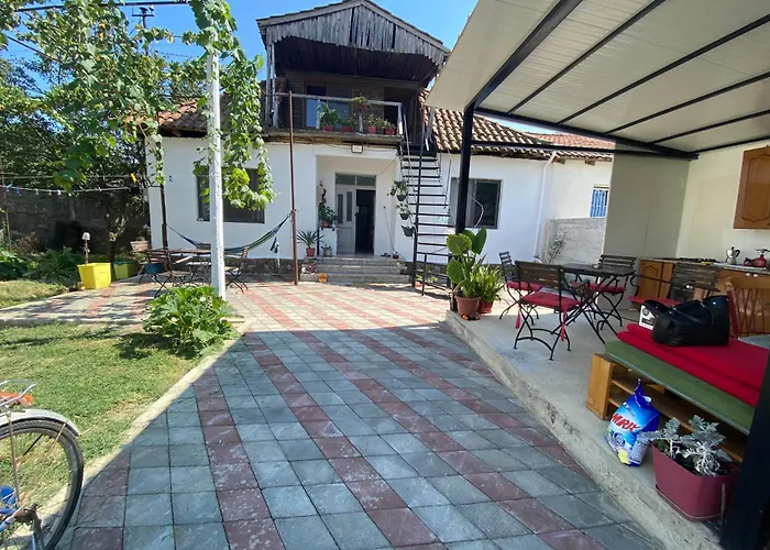 בית הארחה Roza's *