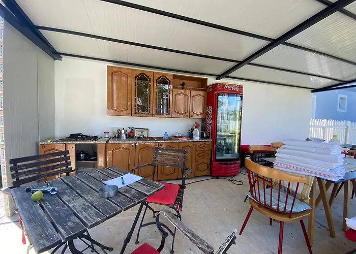 בית הארחה Roza's